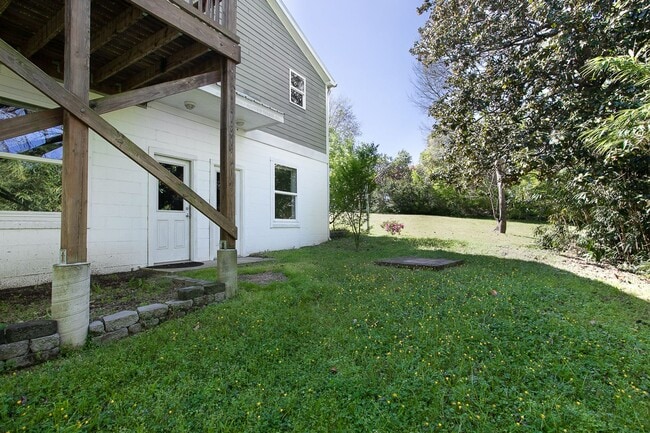 Building Photo - Beautiful and Spacious 5 Bedroom + 3 Bath Home w/ Office close to Downtown!