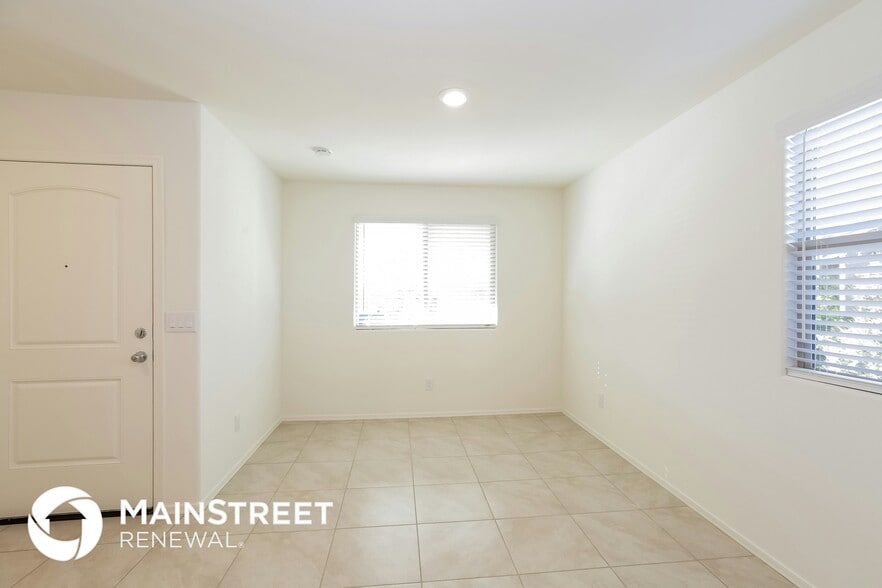 Building Photo - 25460 W Mahoney Ave