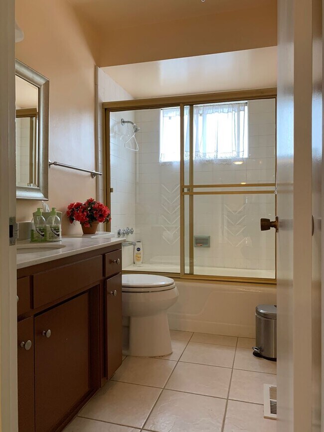 Building Photo - Stunning Del Cerro View Home with Spacious Split-Level Layout