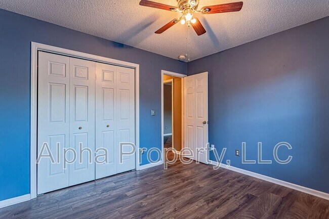 Building Photo - 423 Golden Leaf Ln