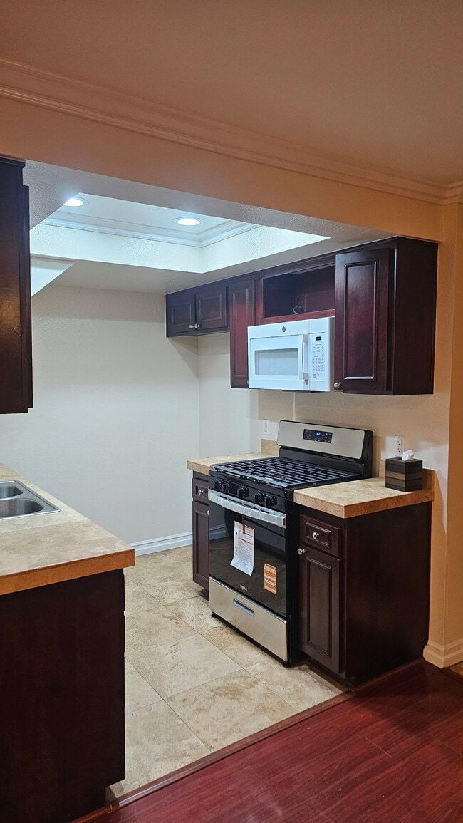 Building Photo - 14727 Magnolia Blvd