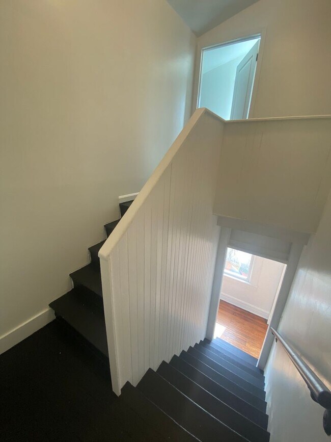 Building Photo - 451 Warner St