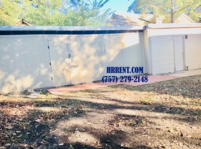 Building Photo - Charming Renovated 3 Bedroom 1 Bath Single...