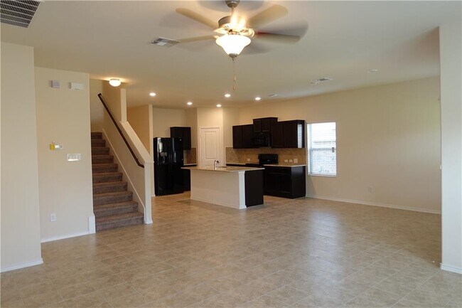 Building Photo - 1001 Hillrose Dr