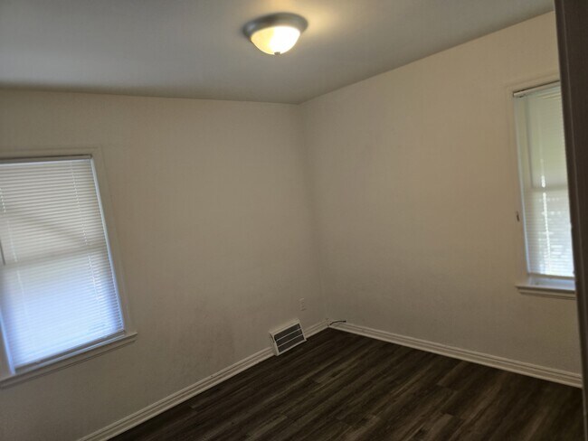 Building Photo - 15603 Lappin St