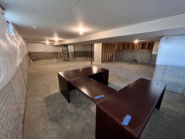 Building Photo - Home For Lease