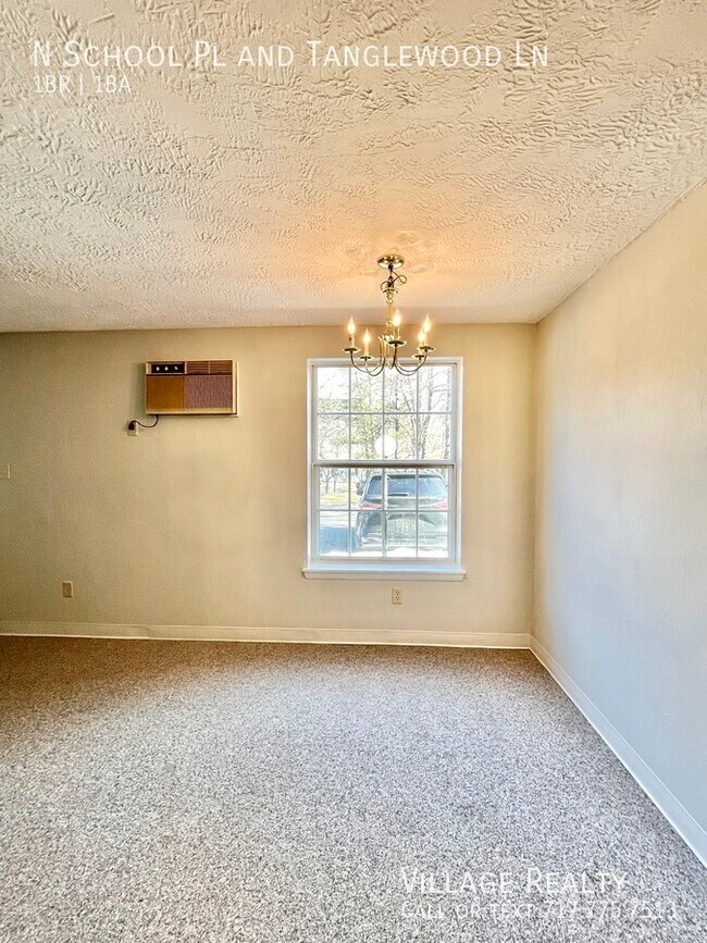 Building Photo - 323 N School Pl