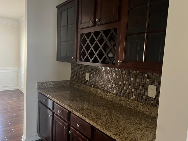 Building Photo - 2121 Chipley Dr