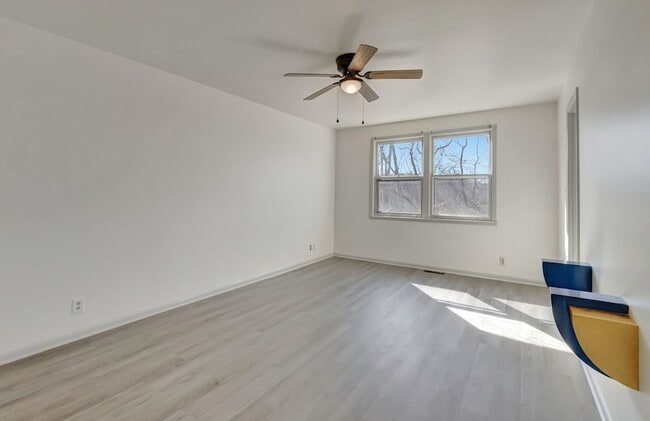 Building Photo - 6469 Fleetwood Dr