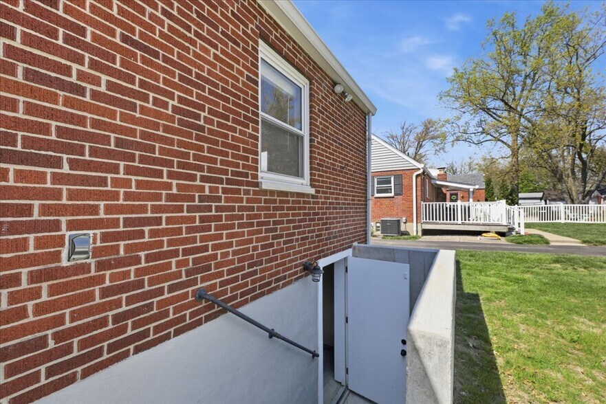 Building Photo - 7248 Rita Ln