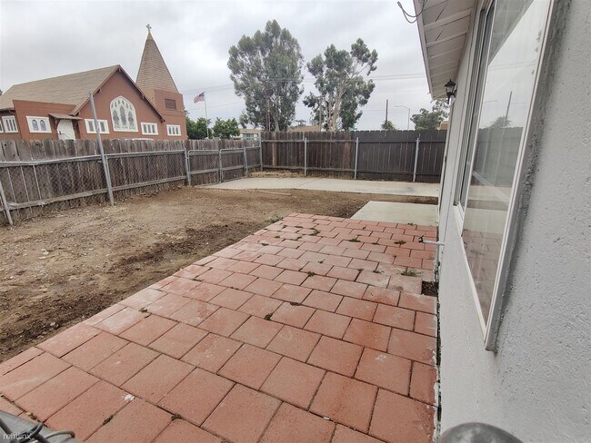 Building Photo - 2 br, 2 bath House - 739 D St