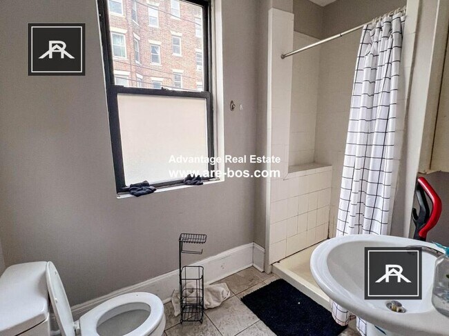 Building Photo - 4 bedroom in Allston MA 02134