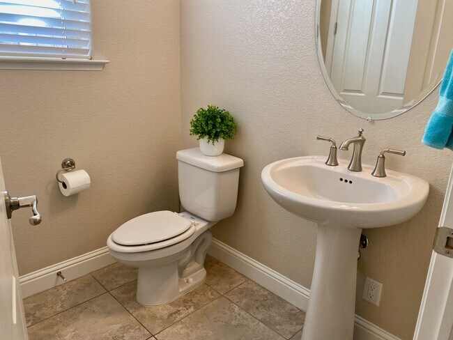Building Photo - $2,750 Copper River Golf Course, 3 Bed + L...