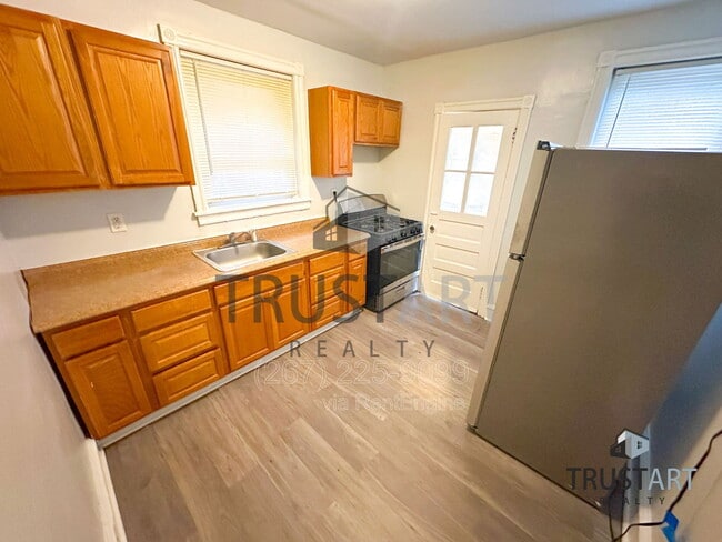 Building Photo - 217 Sulis St