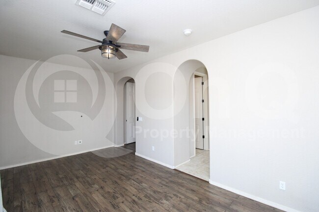 Building Photo - 12908 W Sierra Vista Dr