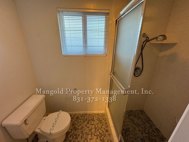 Building Photo - 22490 Ferdinand Dr