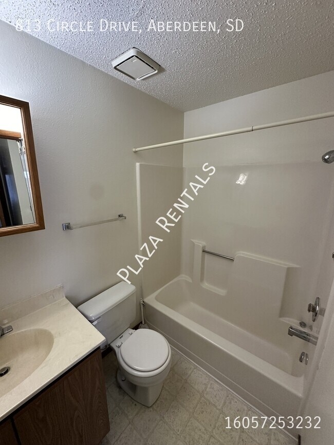 Building Photo - 307 11th Ave NW