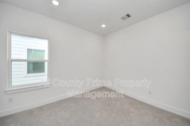 Building Photo - 2708 Bostic St