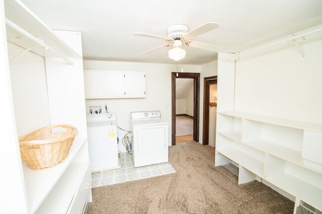 Building Photo - 3 bed 1.5 bath Downtown Valparaiso Home