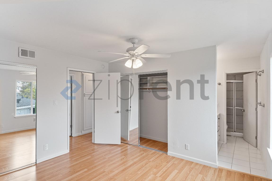 Building Photo - Unit