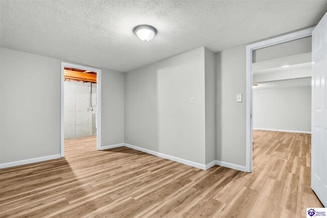 Building Photo - 215 Darrell Dr