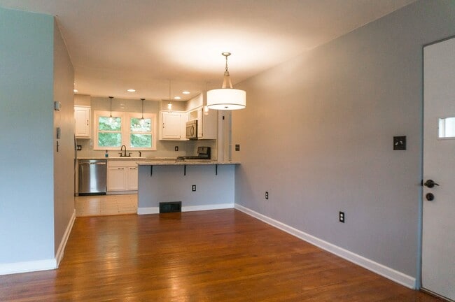 Building Photo - Beautiful Three-Bedroom with Fenced Yard i...