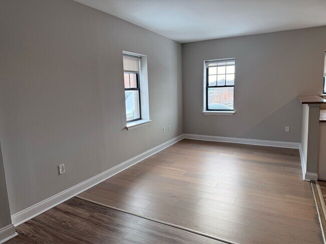 Building Photo - 52 Imlay St