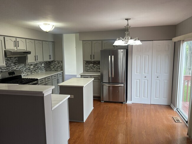 Building Photo - 437 S Orchard Dr