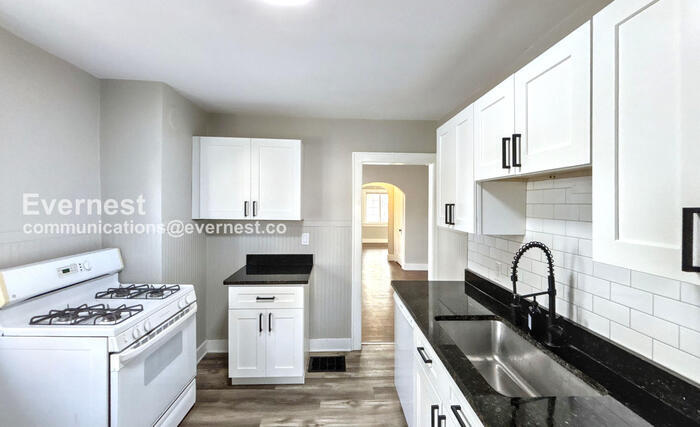 Building Photo - 464 E Oakland Ave