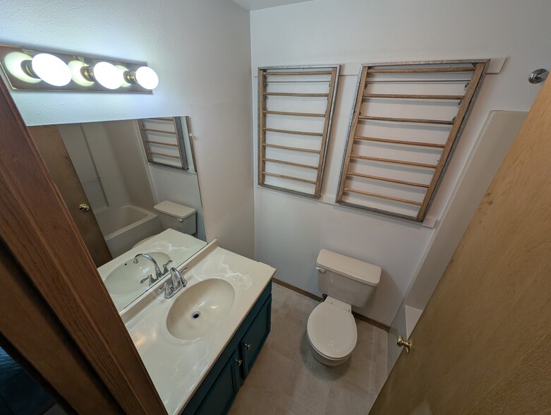 Bathroom - 106 Spruce Ct