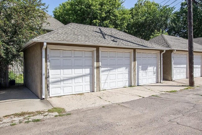 Building Photo - 238 Dale St N