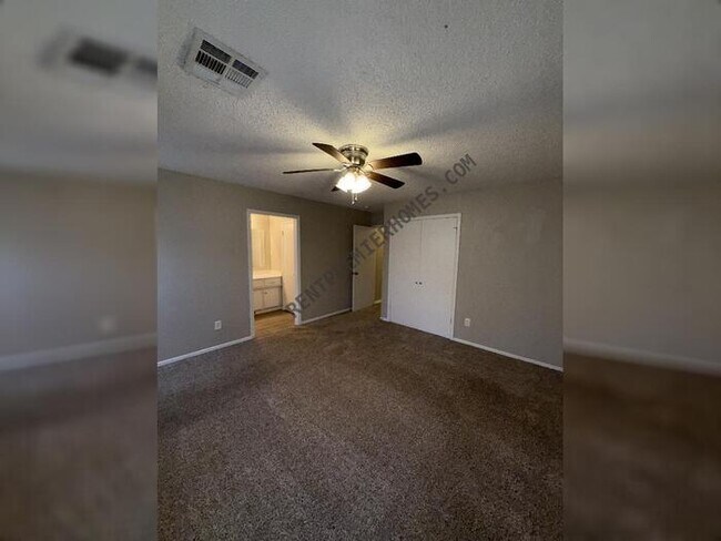 Building Photo - 10101 Carnie Cir