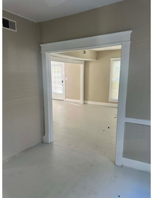 Building Photo - Large three bed home for rent
