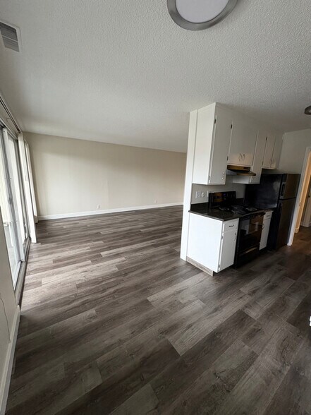 Building Photo - 16 S Knoll Rd