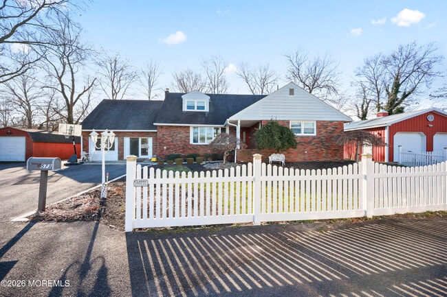 Building Photo - 573 Lloyd Rd