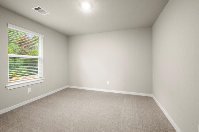 Building Photo - 18733 Timber Gln Dr