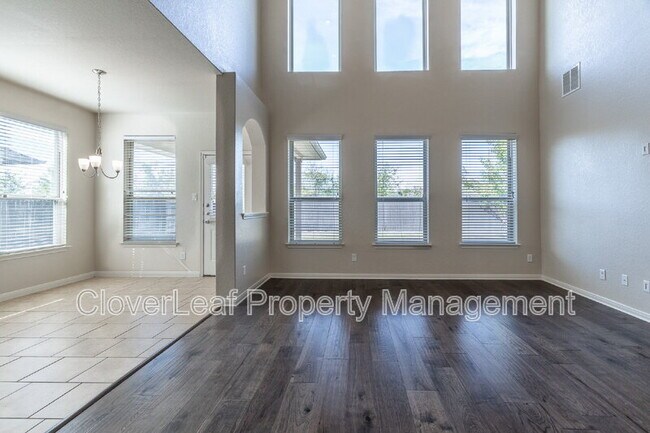 Building Photo - 5167 Top Ridge Ln