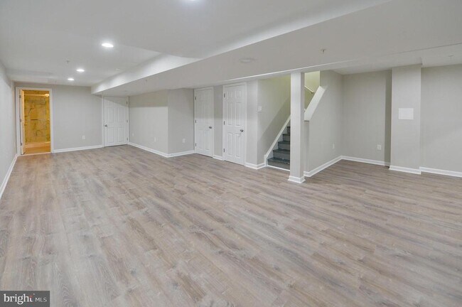 Building Photo - 200 Rolling Hill Dr