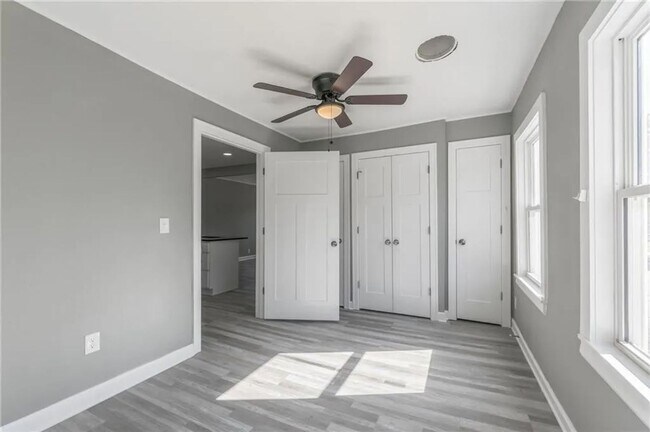 Building Photo - Updated 2/1 in Independence