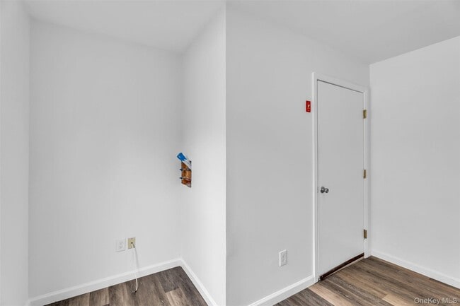 Building Photo - 98 Dahlia Dr
