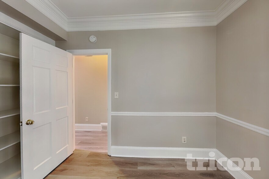 Building Photo - 1040 Huntcliff NE
