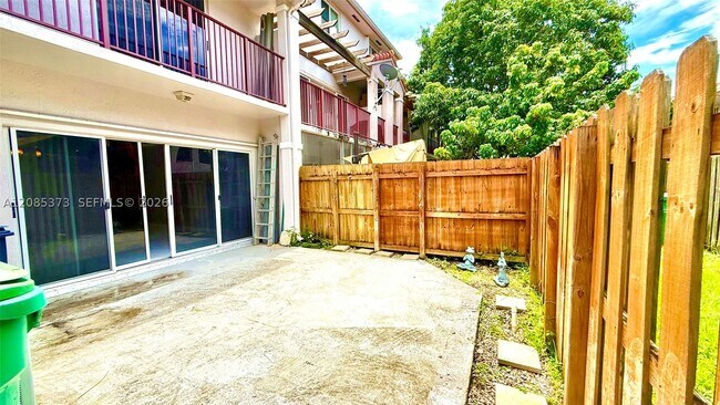 Building Photo - 10130 SW 154th Ct