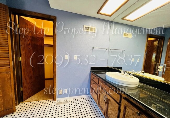 Building Photo - 2 Bedroom 2 Bath Home With Bonus Room off Racetrack!!!!