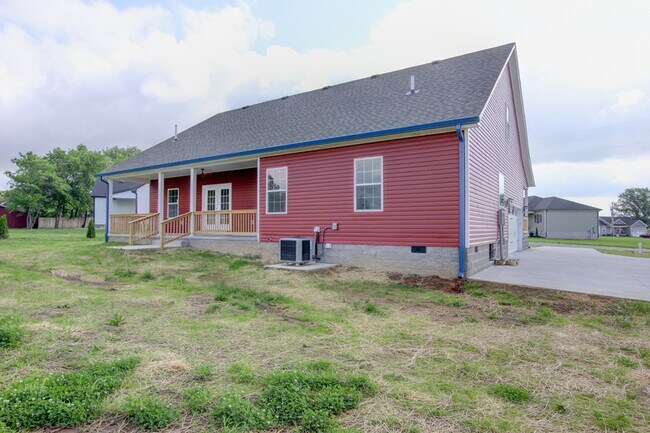 Building Photo - 135 Riverbend Dr