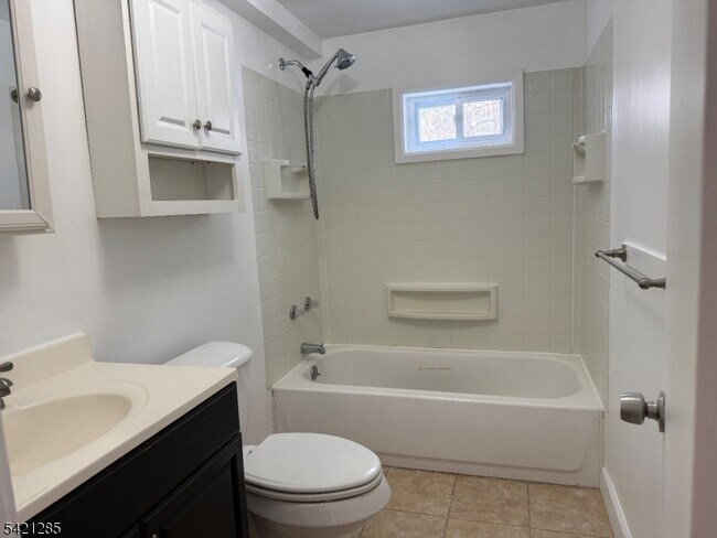 Building Photo - 207 Nariticong Ave