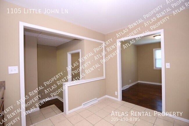 Building Photo - 1105 Little John Ln