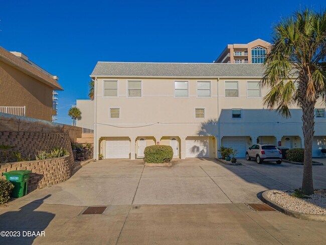 Building Photo - 3733 Cardinal Blvd