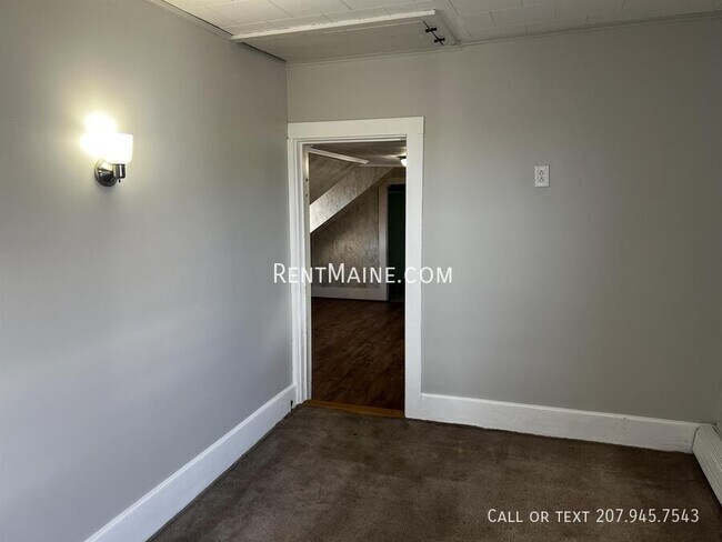 Building Photo - 445 Main St