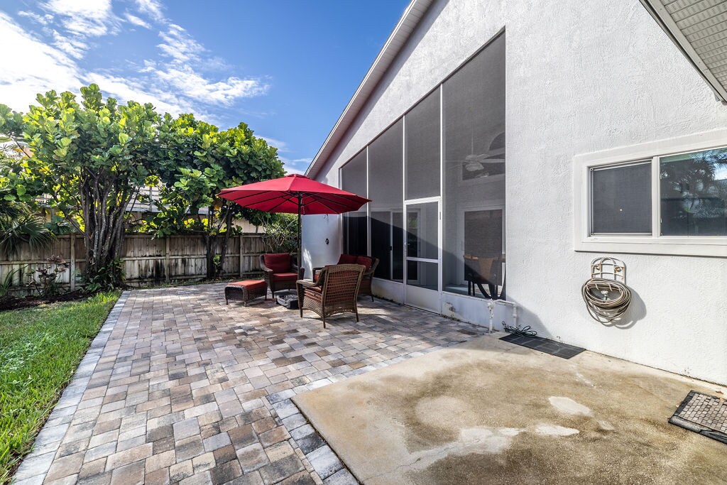 Building Photo - 9330 Seagrape Dr