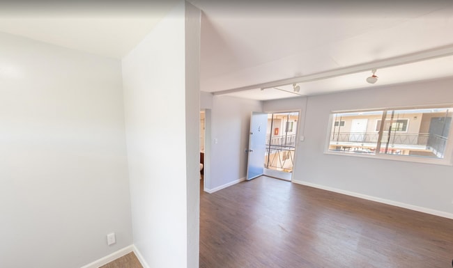 Building Photo - 1590 Oregon St